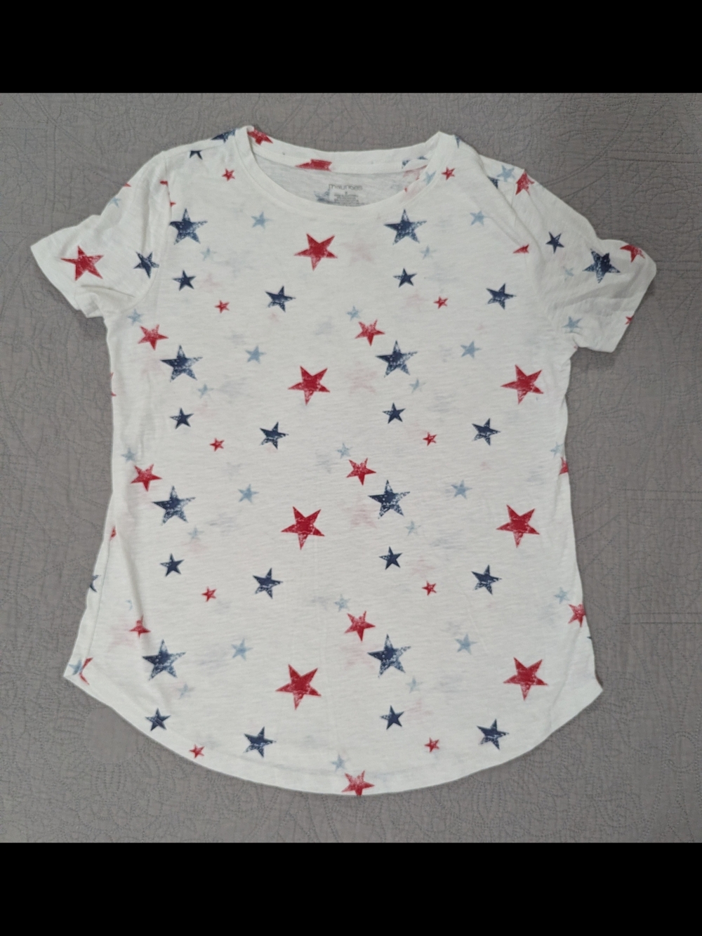 Maurices White Short Sleeve Tee with Red & Navy Star Print